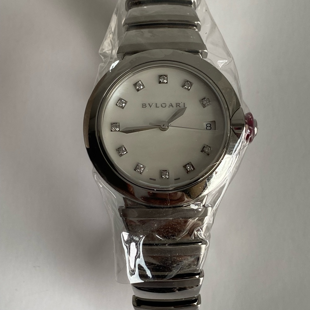 Bvlgari brand new in a box mens stainless steel with factory fitted diamonds - Picture 3 of 10